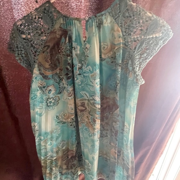 WOMANS SMALL DRESSY TOP - Picture 7 of 7